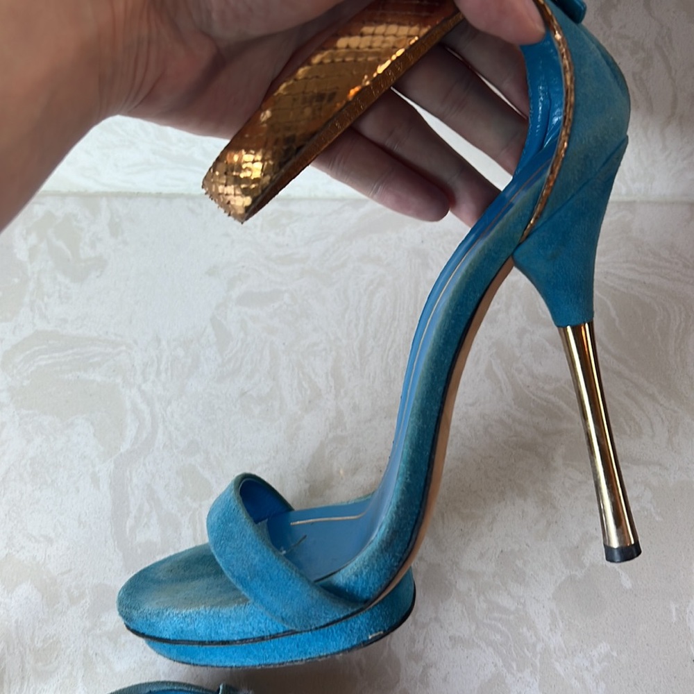 Preloved Gucci heels - Picture 6 of 11